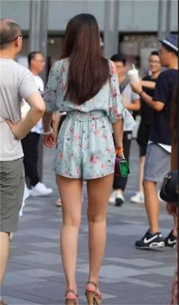 富婆包鸭子的图片