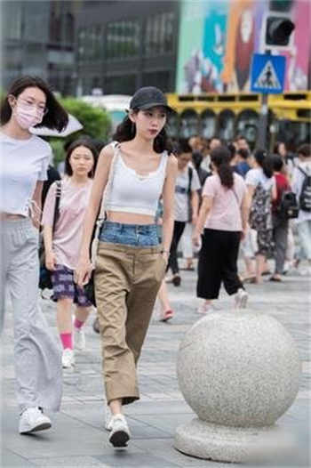 商务旅行戴绿绿帽子