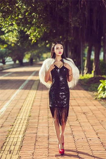 坐在木棒开始加热play男男