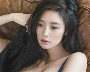 抖音喝酒唱歌的女人