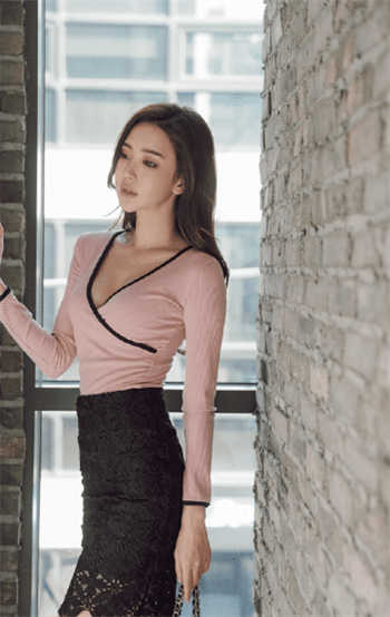 朋友圈附近的女主动加我