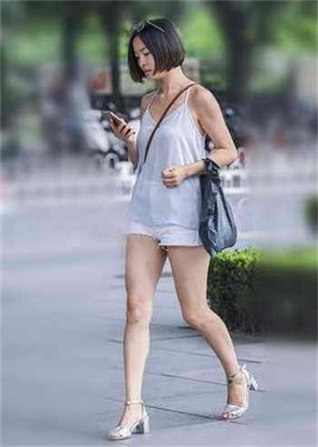 女友私人泳池学游泳