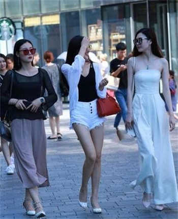 网红被打扑克
