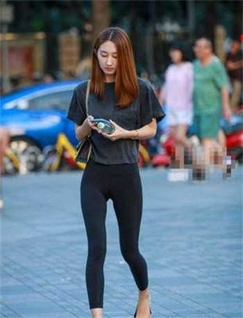 连体短裤怎么小便