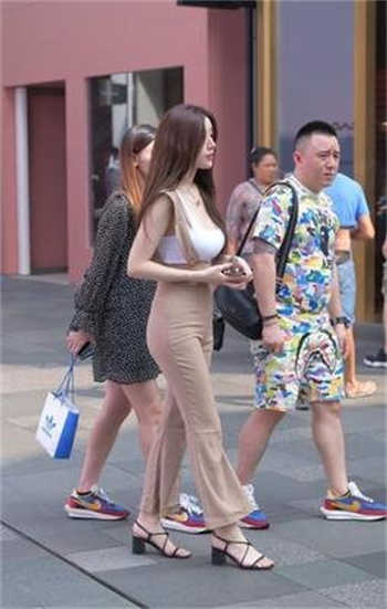 类似五夫一妻幸福生活