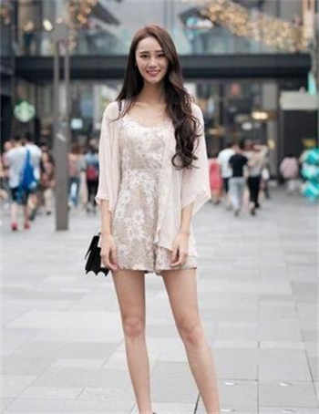 健身教练和七个孕妇