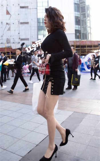 女的跟宠物狗拔不出来