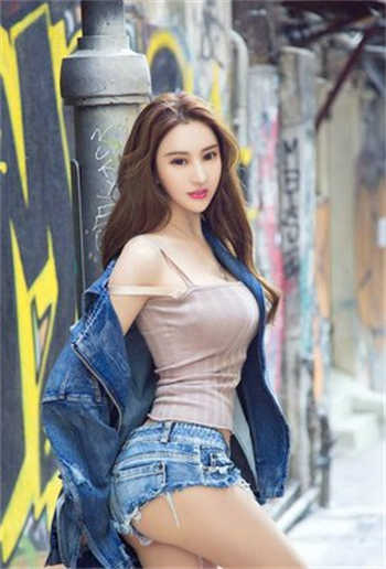 快手很火的车模 月儿