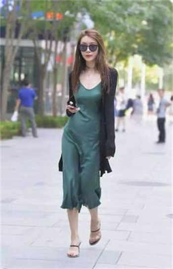 舅舅和侄女打扑克